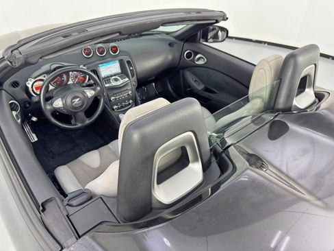 Used 2010 Nissan 370Z Touring w/ Sport Pkg image 33