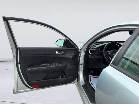 Used 2020 Kia Optima LX image 38