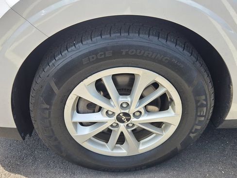 Used 2022 Kia Carnival LX FWD image 11