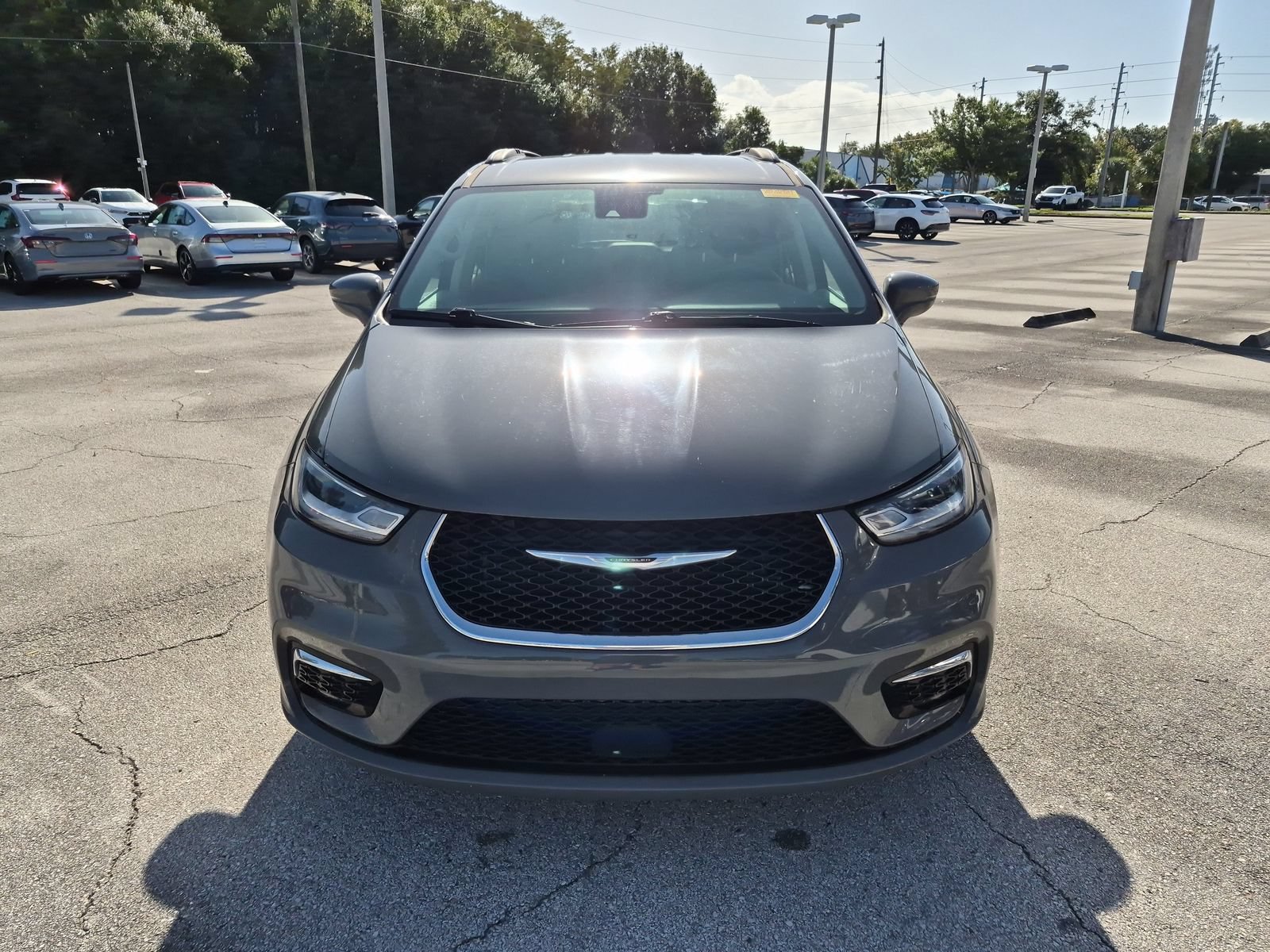 Used 2022 Chrysler Pacifica Touring-L FWD image 9