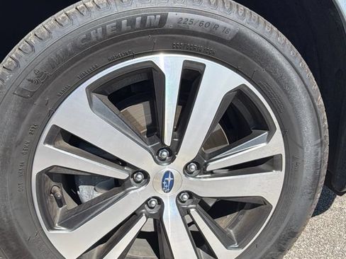 Used 2019 Subaru Outback 2.5i Limited AWD/4WD image 5