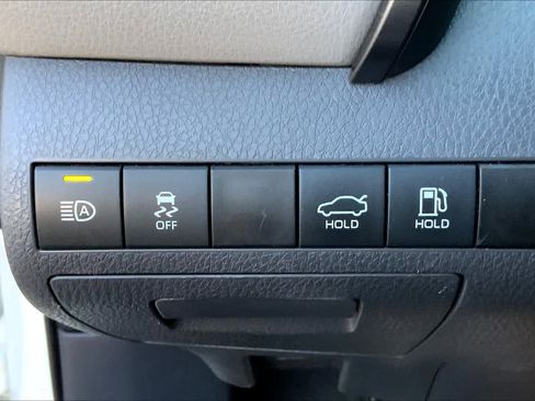 Used 2021 Toyota Camry SE image 32