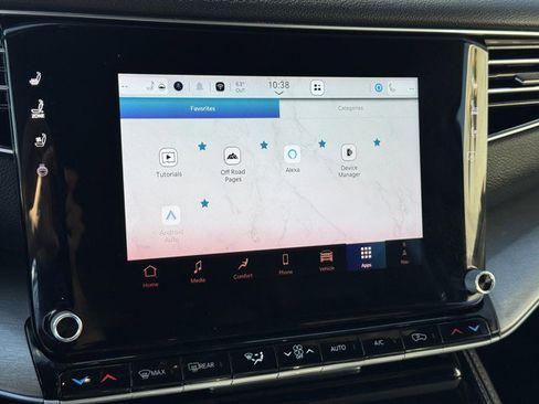 Used 2025 Jeep Wagoneer 4WD image 13