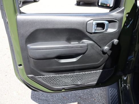 Used 2022 Jeep Gladiator Sport AWD/4WD image 11