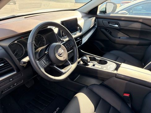 Used 2023 Nissan Rogue SV w/ SV Premium B Package FWD image 9