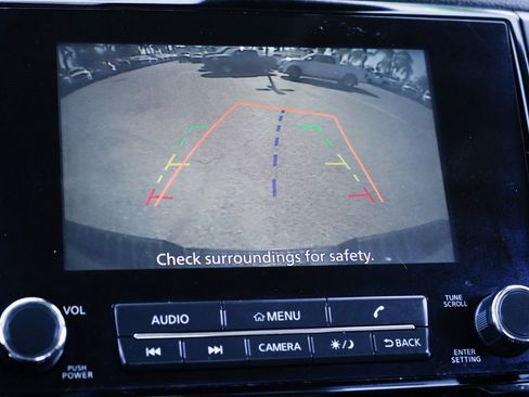 Used 2022 Nissan Titan SV image 28