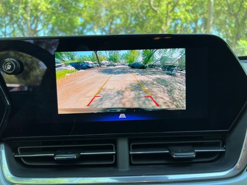 Used 2025 Chevrolet Trax LT image 21