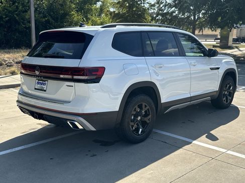 New 2026 Volkswagen Atlas Peak Edition image 5
