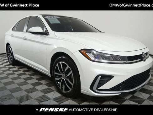 Used 2025 Volkswagen Jetta SE FWD image 1