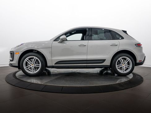 Certified 2026 Porsche Macan AWD/4WD image 2