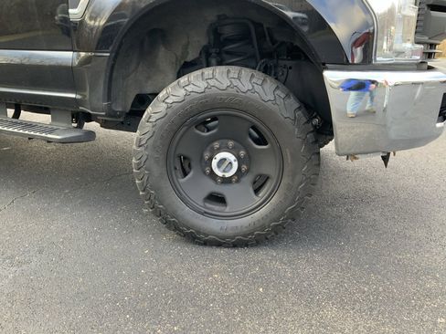 Used 2019 Ford F250 XL w/ Power Equipment Group image 22