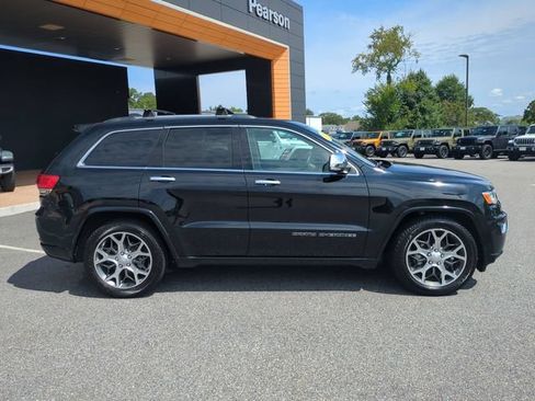 Used 2019 Jeep Grand Cherokee Overland AWD/4WD image 3