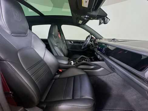Certified 2026 Porsche Cayenne GTS AWD/4WD image 47