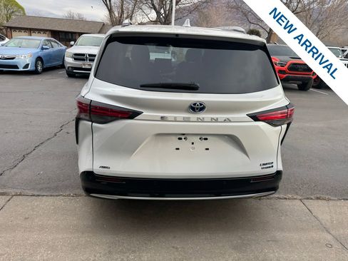 Used 2024 Toyota Sienna Limited image 6