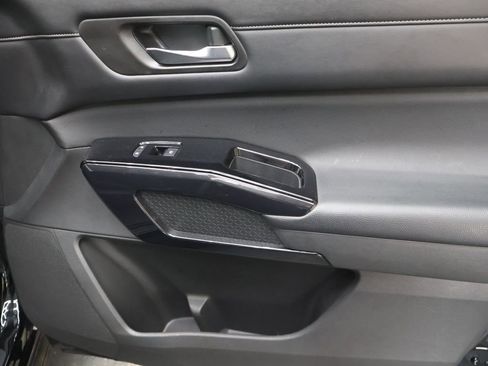 Used 2022 Nissan Pathfinder SV AWD/4WD image 11
