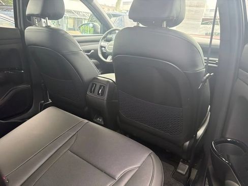 Used 2025 Hyundai Santa Cruz Limited AWD/4WD image 8