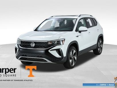 Used 2024 Volkswagen Taos SE w/ Panoramic Sunroof Package