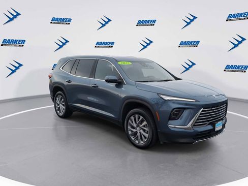 Used 2025 Buick Enclave Preferred image 2