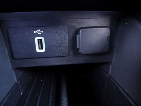 Used 2018 Ford Explorer XLT w/ Equipment Group 202A image 34