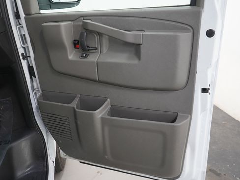 Used 2025 Chevrolet Express 3500 LT w/ LT Preferred Equipment Group RWD image 11