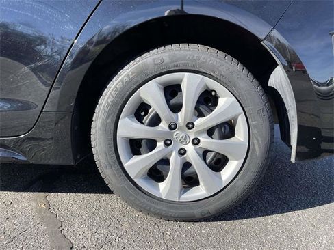 Used 2024 Toyota Corolla LE image 9