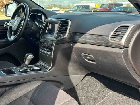 Used 2019 Jeep Grand Cherokee Laredo image 21