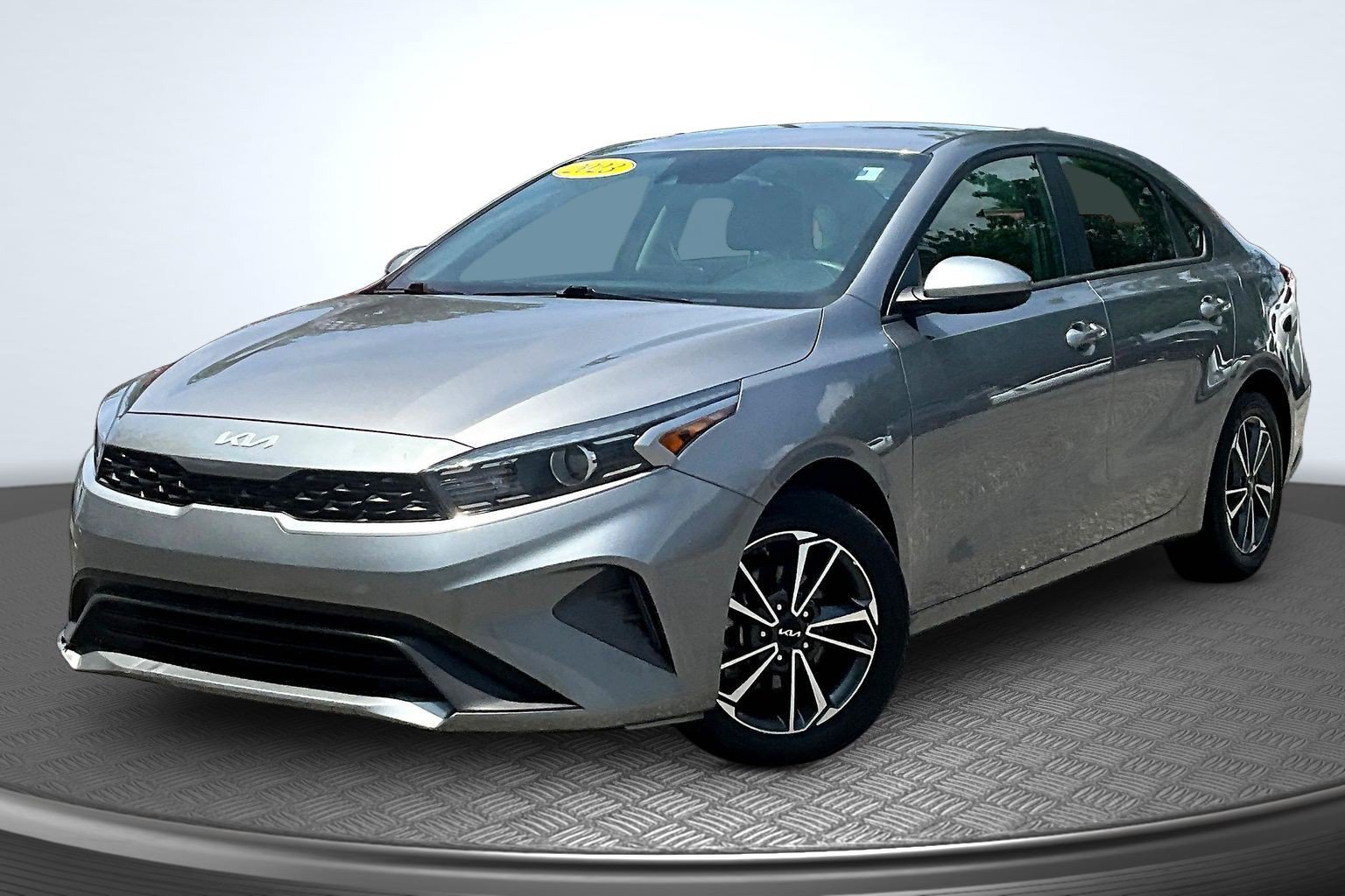 Used 2023 Kia Forte LXS FWD image 1