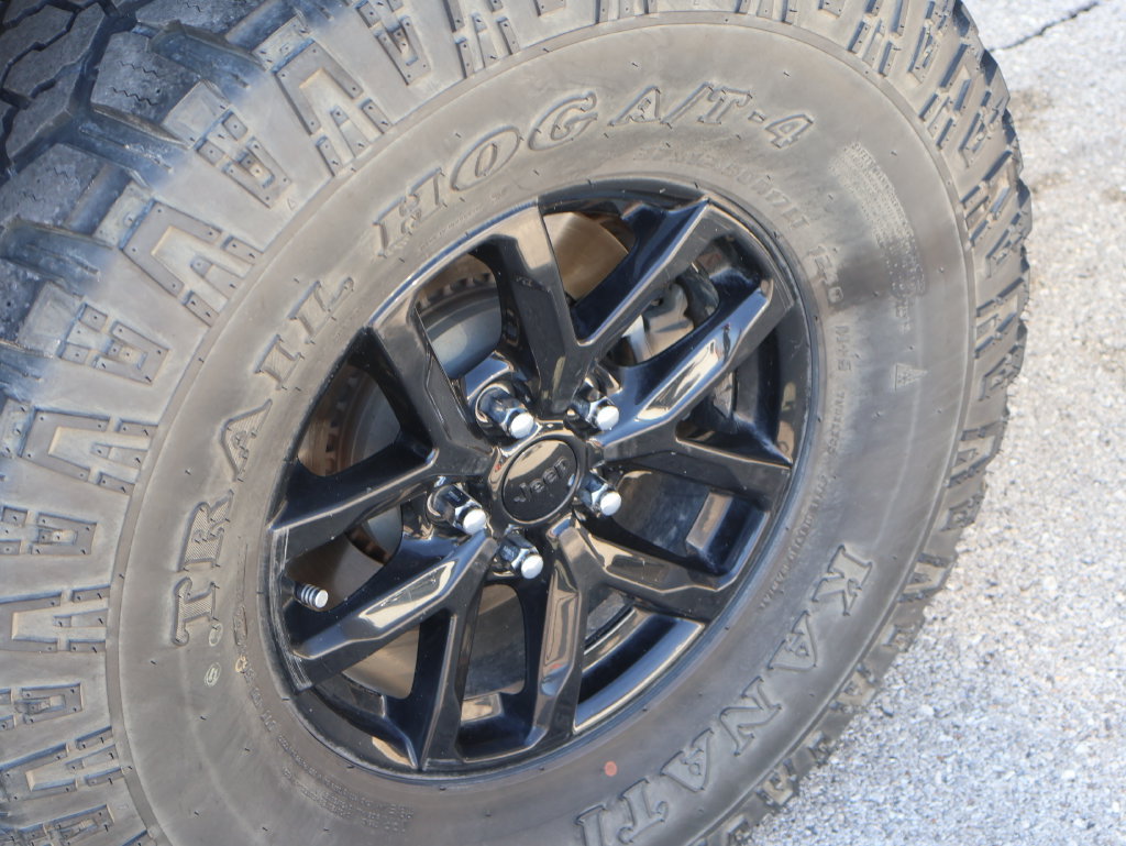Used 2023 Jeep Gladiator Sport AWD/4WD image 38