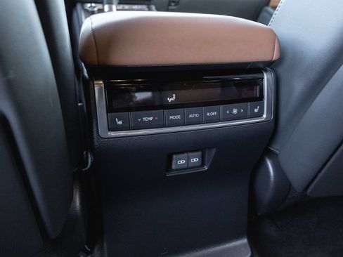 Used 2025 Lexus GX 550 w/ Accessory Package (2T) AWD/4WD image 29