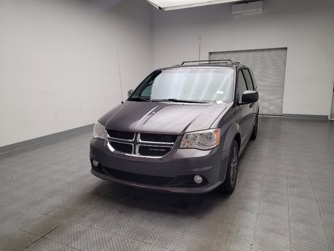 Used 2017 Dodge Grand Caravan SXT image 15