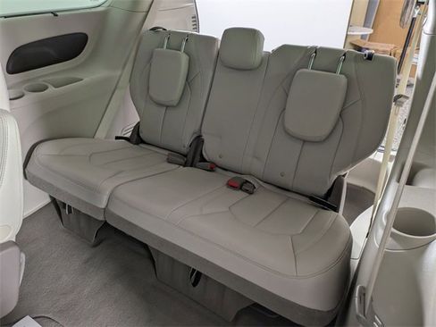 Certified 2021 Chrysler Pacifica Touring-L image 33