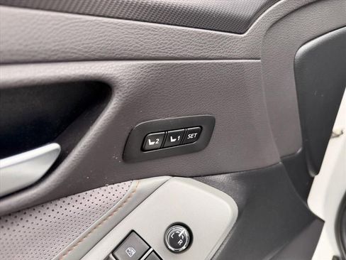 Used 2019 Toyota Avalon Touring w/ Advanced Safety Package FWD image 13