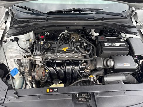 Used 2018 Hyundai Elantra GT FWD image 10
