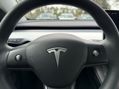 Used 2023 Tesla Model Y Long Range image 21