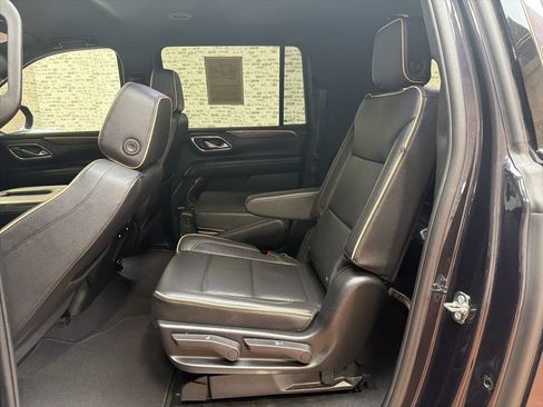 Used 2023 Chevrolet Suburban Premier image 15