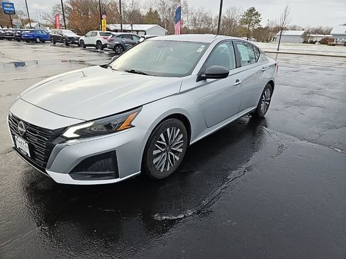 Used 2024 Nissan Altima 2.5 SV FWD image 7
