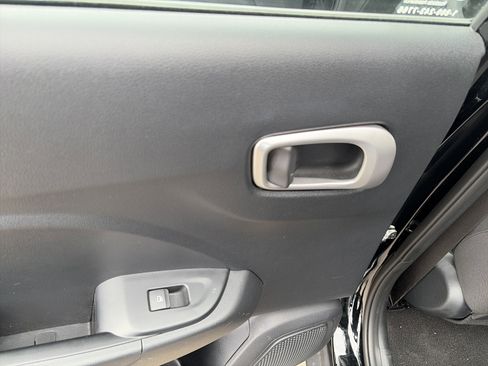 Used 2025 Hyundai Venue SE FWD image 19