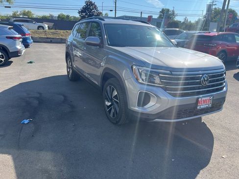 New 2026 Volkswagen Atlas SE image 3