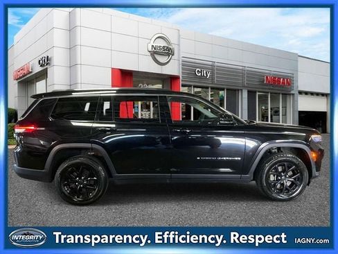Used 2023 Jeep Grand Cherokee L Limited AWD/4WD image 5