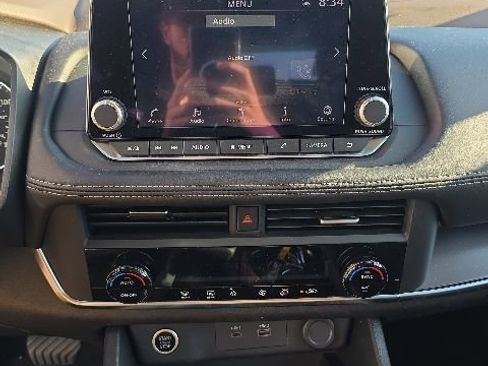 Used 2023 Nissan Rogue SV FWD image 17