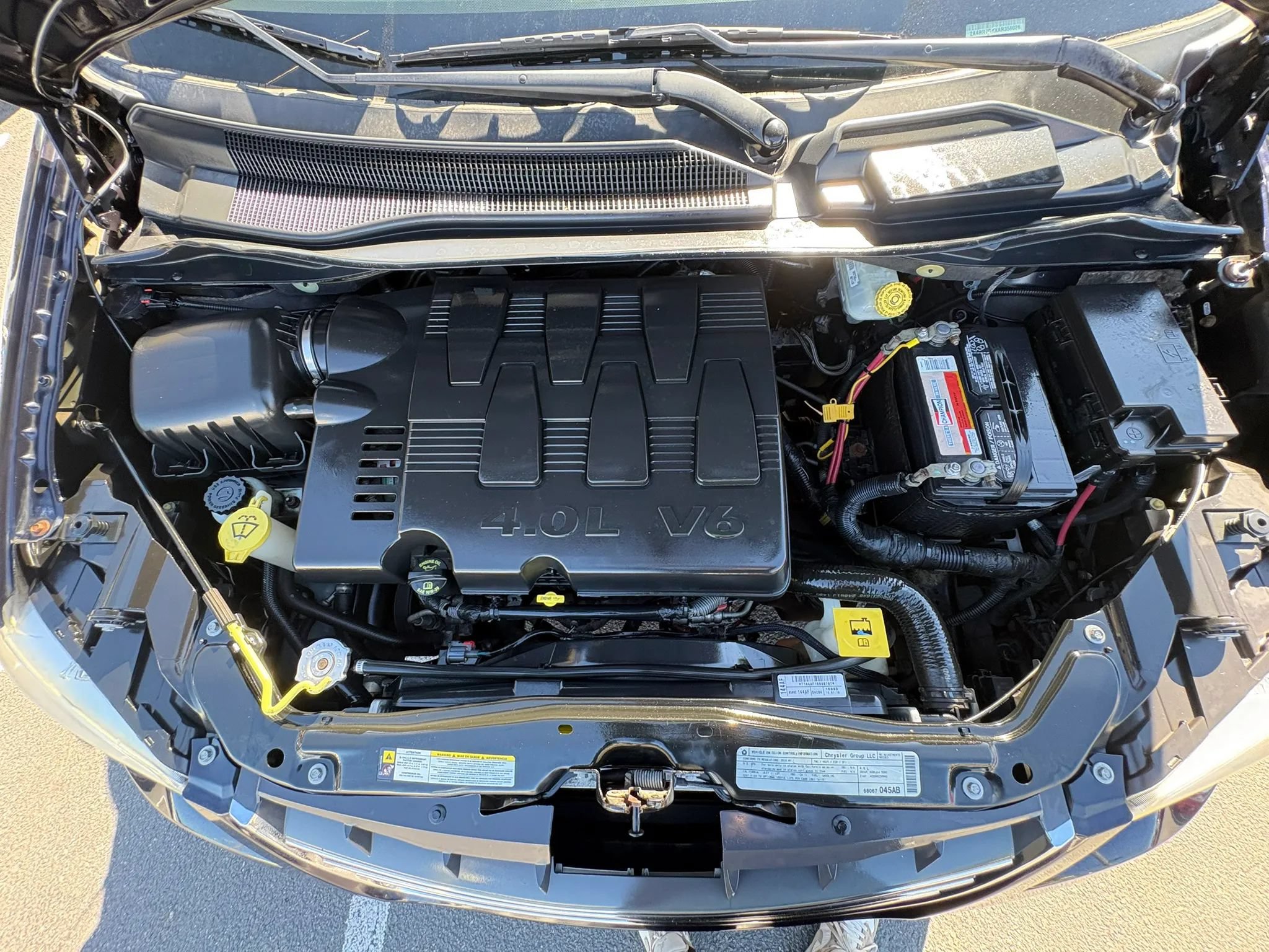 Used 2010 Chrysler Town & Country Limited w/ Entertainment Group #3 FWD image 24