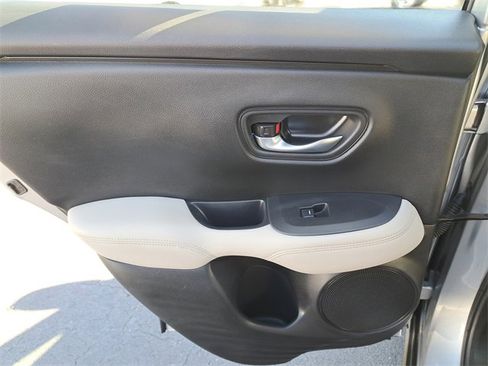 Used 2023 Honda HR-V LX image 13