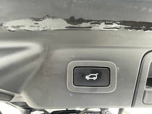 Used 2019 Land Rover Range Rover Velar S AWD/4WD image 8