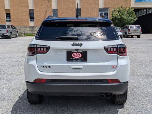Used 2022 Jeep Compass Latitude w/ Sun and Sound Group AWD/4WD image 4
