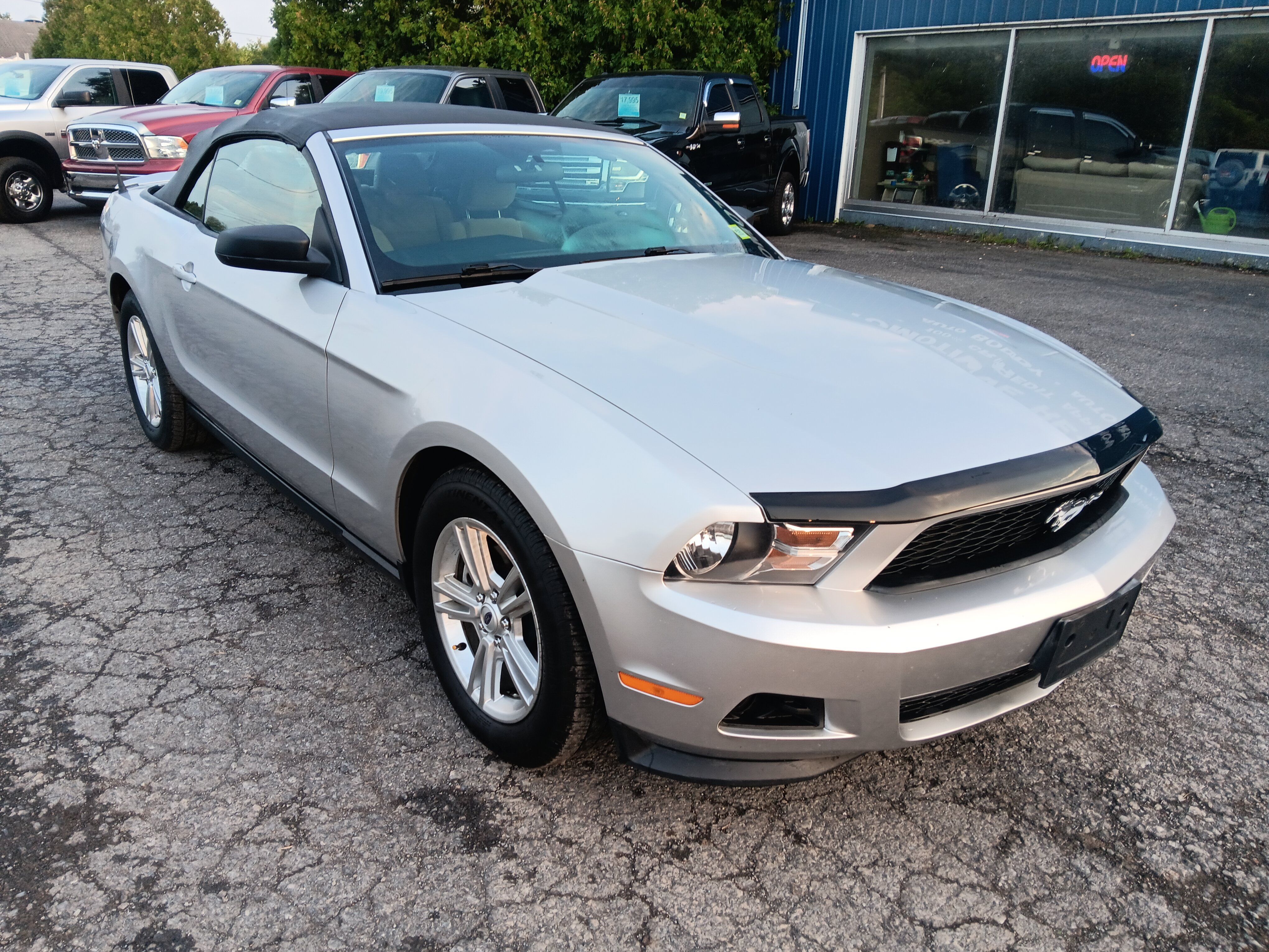Used 2012 Ford Mustang Convertible RWD image 7