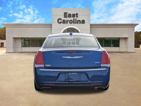 Used 2018 Chrysler 300 Limited w/ Safetytec Plus Group image 4