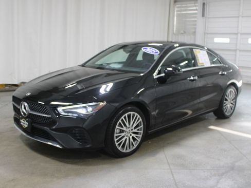Used 2025 Mercedes-Benz CLA 250 image 4
