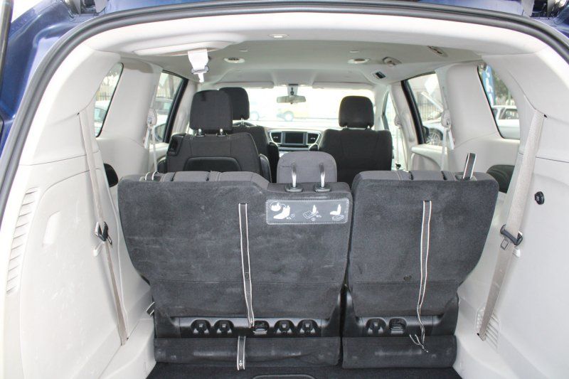 Used 2020 Chrysler Voyager LX FWD image 8