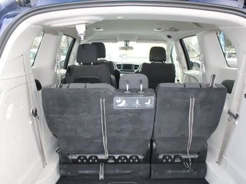 Used 2020 Chrysler Voyager LX FWD image 8