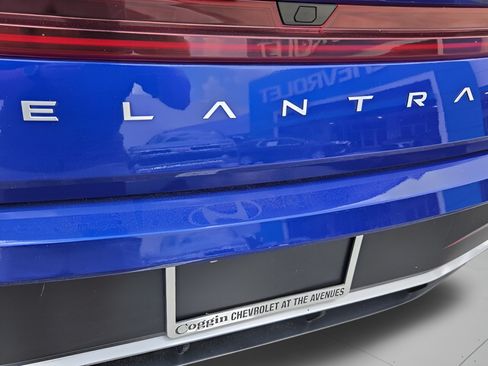 Used 2025 Hyundai Elantra SEL FWD image 32
